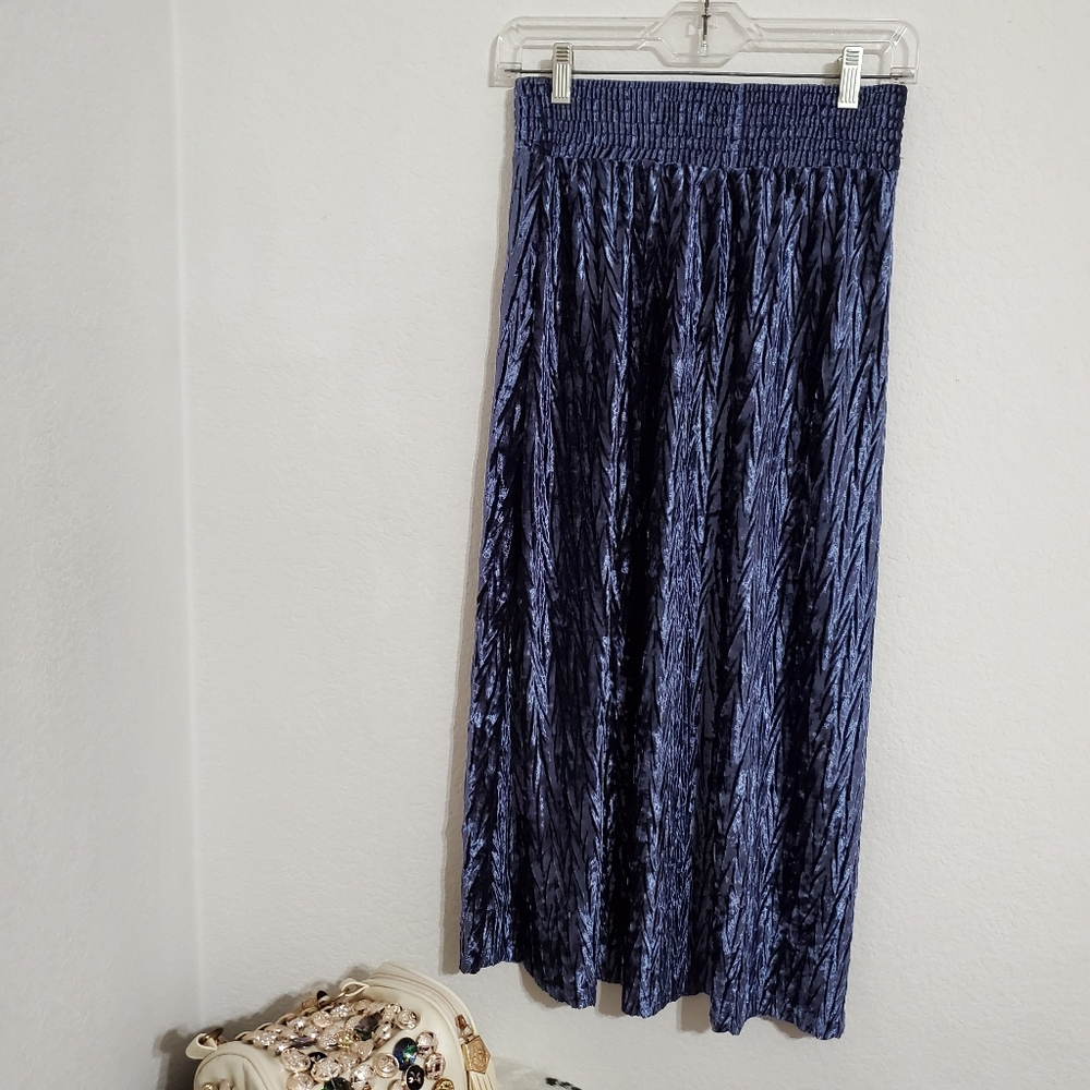 very J Blue 'crushed velvet' skirt with an elasticized waist Sml gorgeous party - Picture 1 of 3